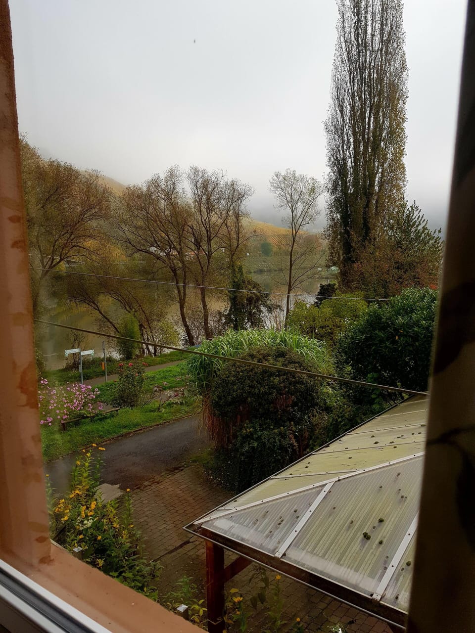 Ausblick aus dem 2. Schlafzimmer im Dachgeschoss