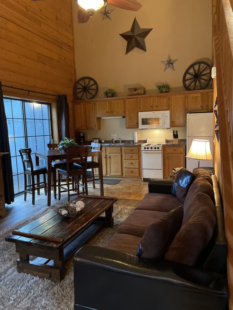 We welcome you here to our western-themed cabin! Fully stocked kitchen too!