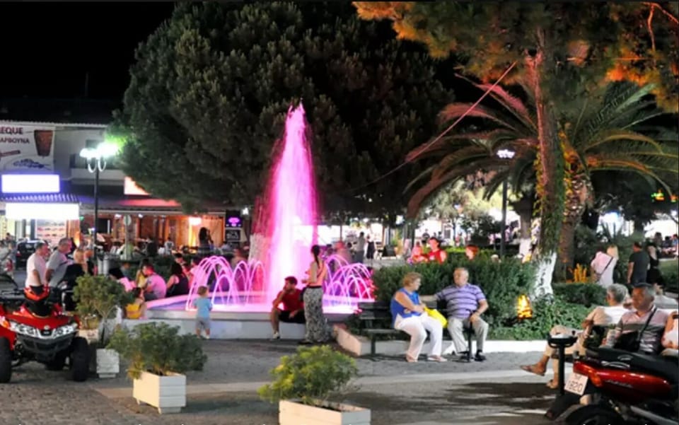 Neighborhood 5 minutes walking distance