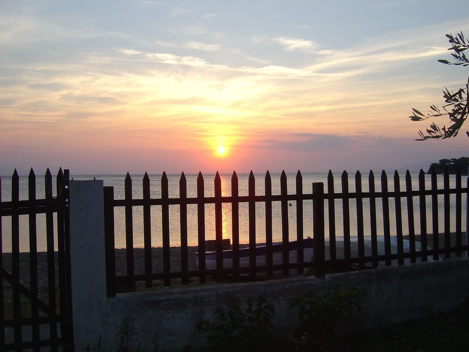 Spectacular views of sunset at your back door