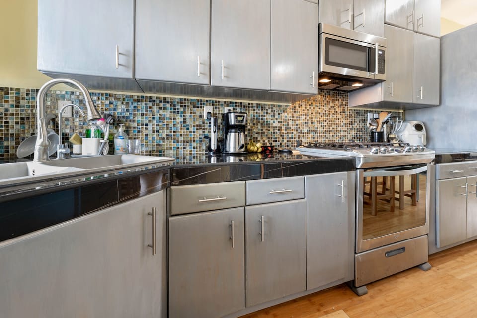 Fully stocked, Gourmet Kitchen