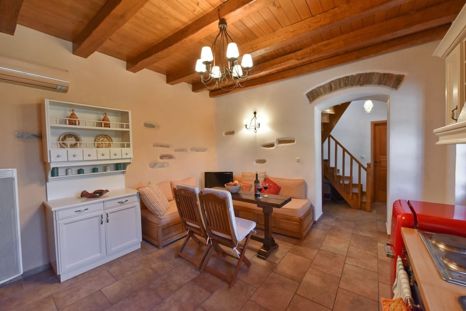 Seating area - kitchen