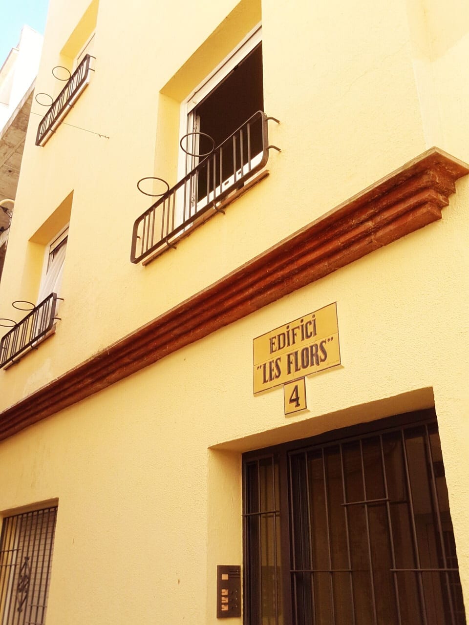 exterior view to the apartment´s building