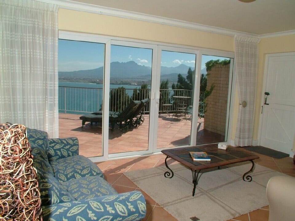 Sitting Room - Lower Lounge