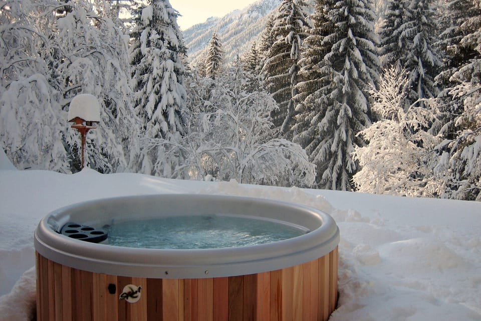 ski lodge in Chamonix - chalet Marmotte Mountain Retreat - outdoor hot tub