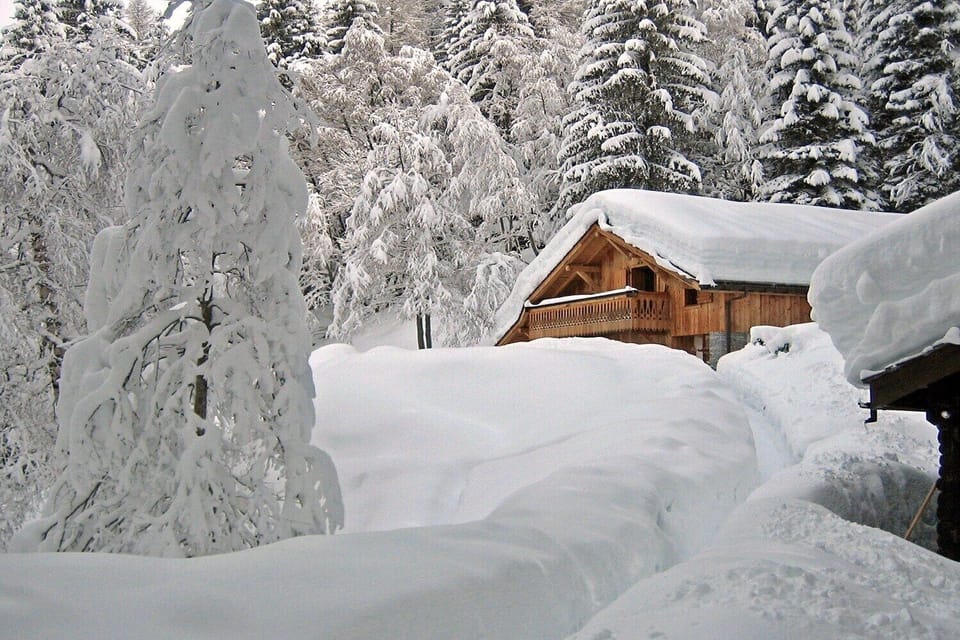 Chalet in Chamonix - Chalet Marmotte Mountain Retreat - exterior front entrance