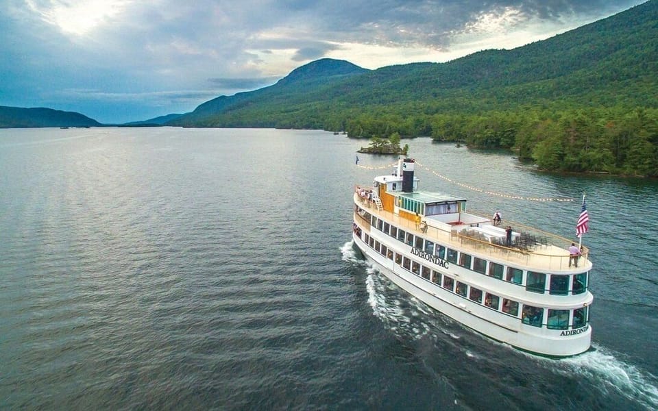 Go on a cruise with the Laek George Steamboat Company 