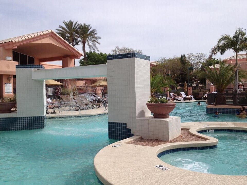 Comfortable temperature-controlled pool , refreshing waterfall, whirlpool spa