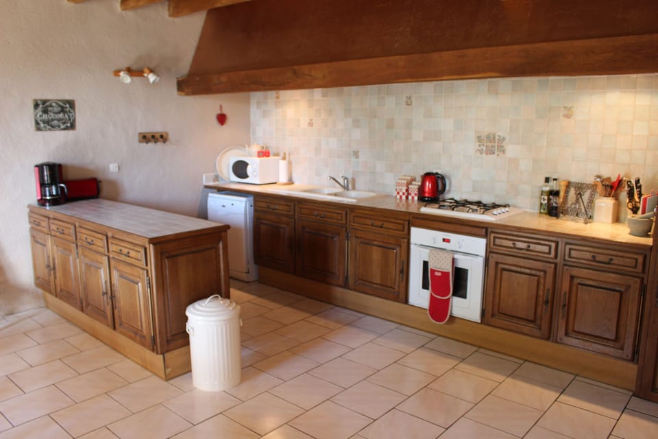 Fully equipped kitchen