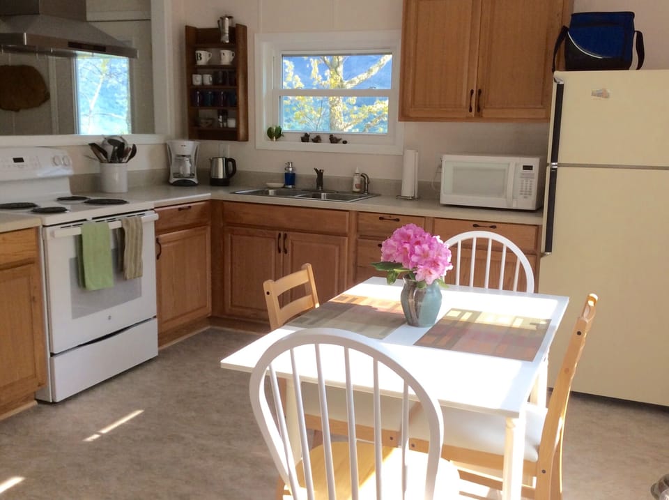 Eat-in kitchen with seating for four