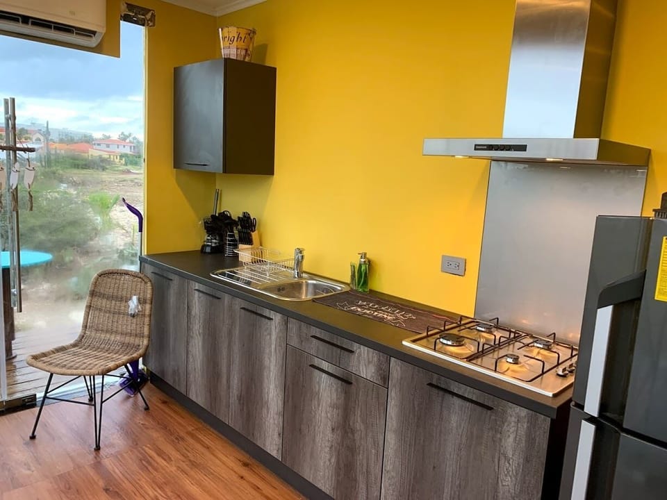 Full Kitchen and utensils 