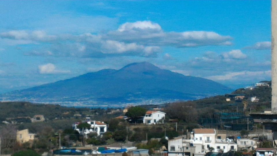 Vesuviu mount view from roof terrace villabarone sorrento villas booking rentals