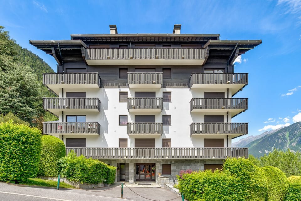 Fantastic location, walkable to the Brevent lift station