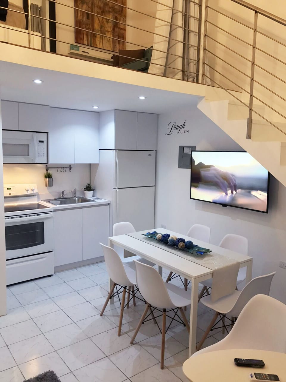 Cocina privada con: vajillas, ollas, estufa, nevera, microondas, cafetera y mas.