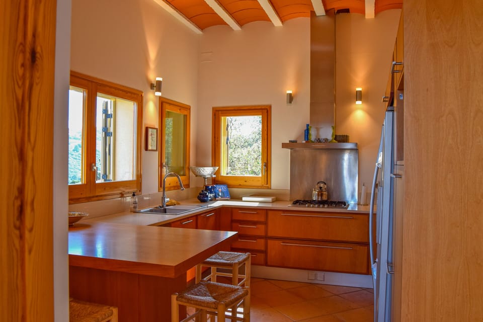 Villa with sea views in Begur, Costa Brava. Capacity 8 people. A/C. Wifi. 