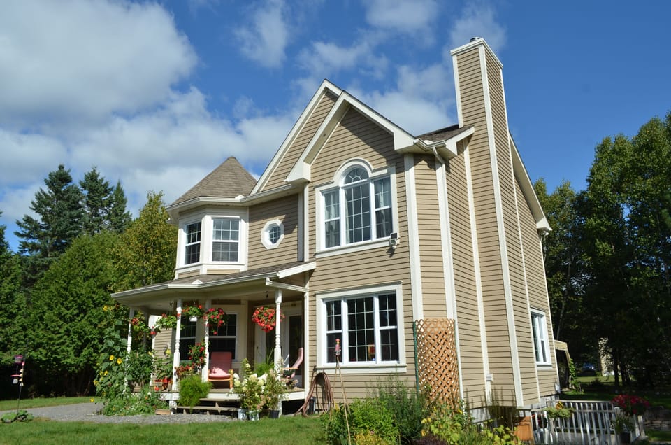 BB Saffron Tremblant, 4BR/3BA, Fits 7-9 Guests, Pet Friendly