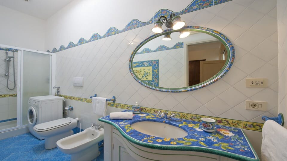 en-suite bathroom with shower