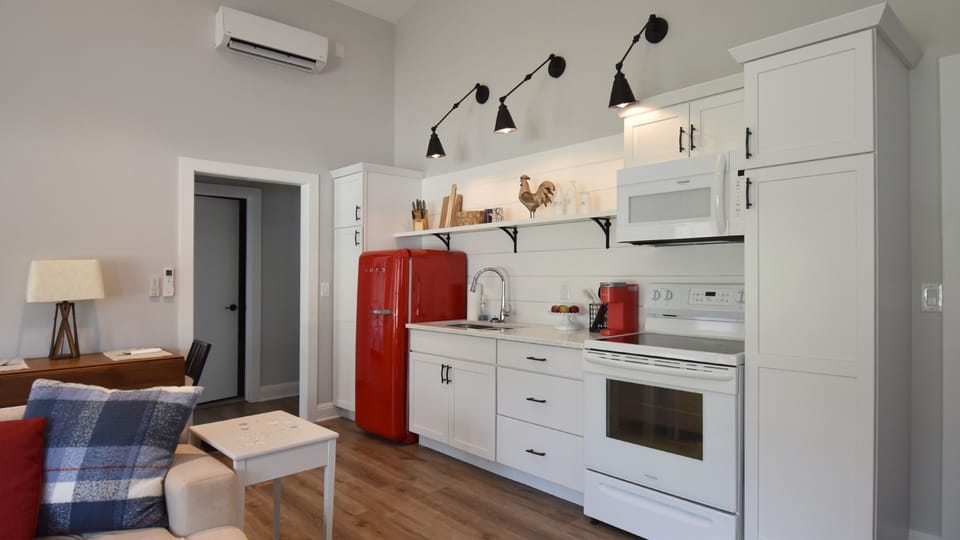 Efficient kitchen has all you need. More dishes, cookware, etc. on request.