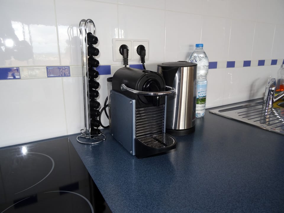 Nespresso coffee machine with 10 free capsules