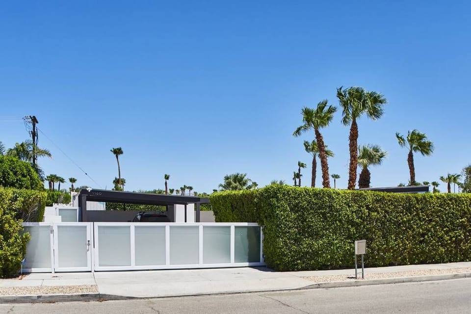  Stylish Alexander Home with World-Class Outdoor Space House in Palm Springs