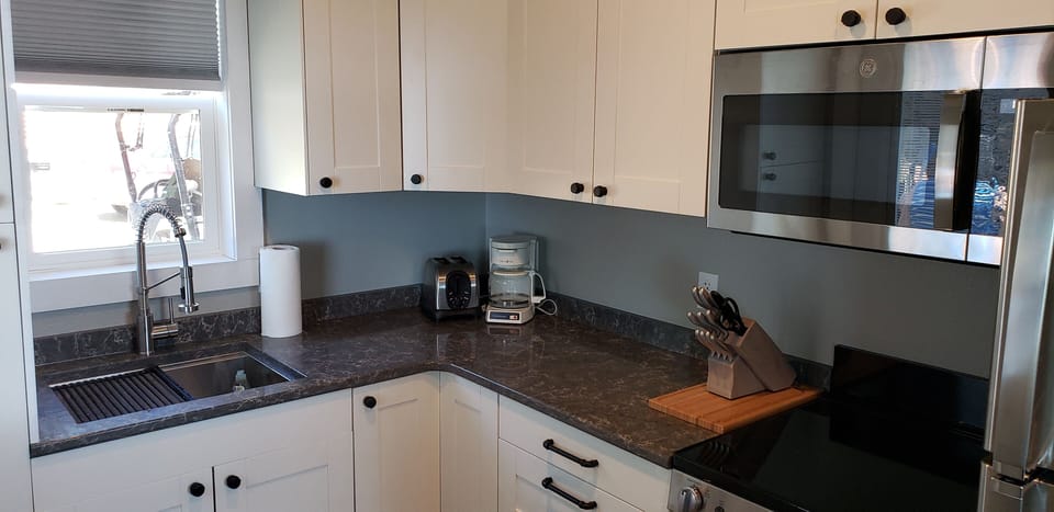kitchen fully equipped. 