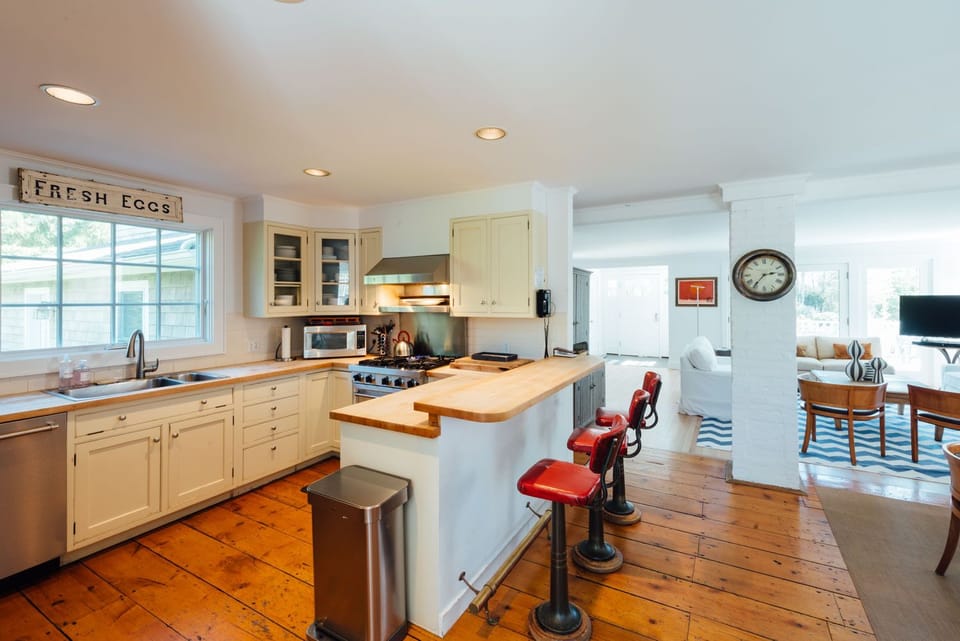 Kitchen
Detail Side