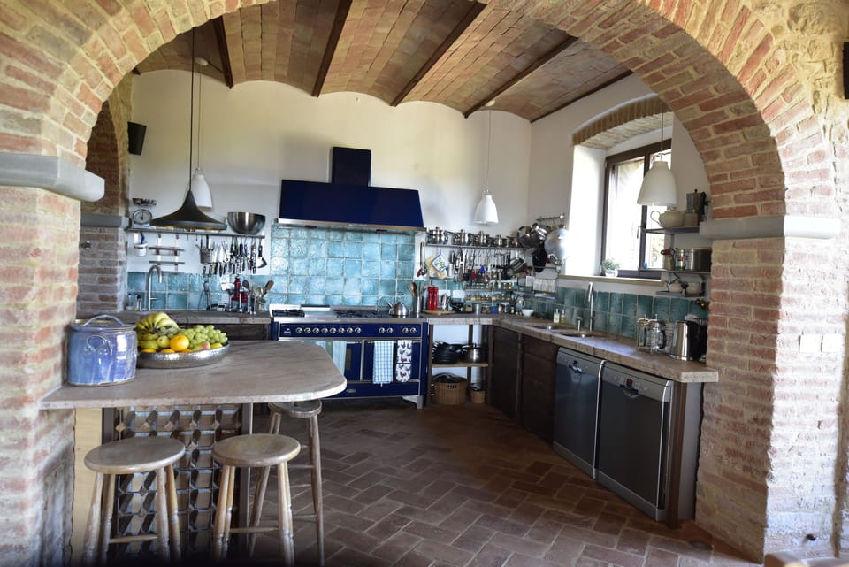 Main kitchen: twin ovens, two dishwashers, etc