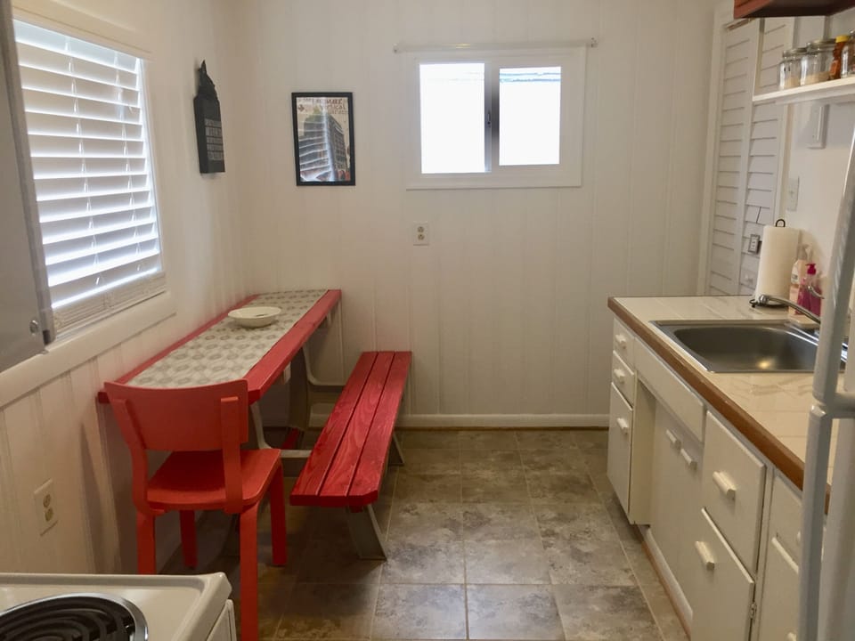 Efficient and Equipped Eat-In Kitchen