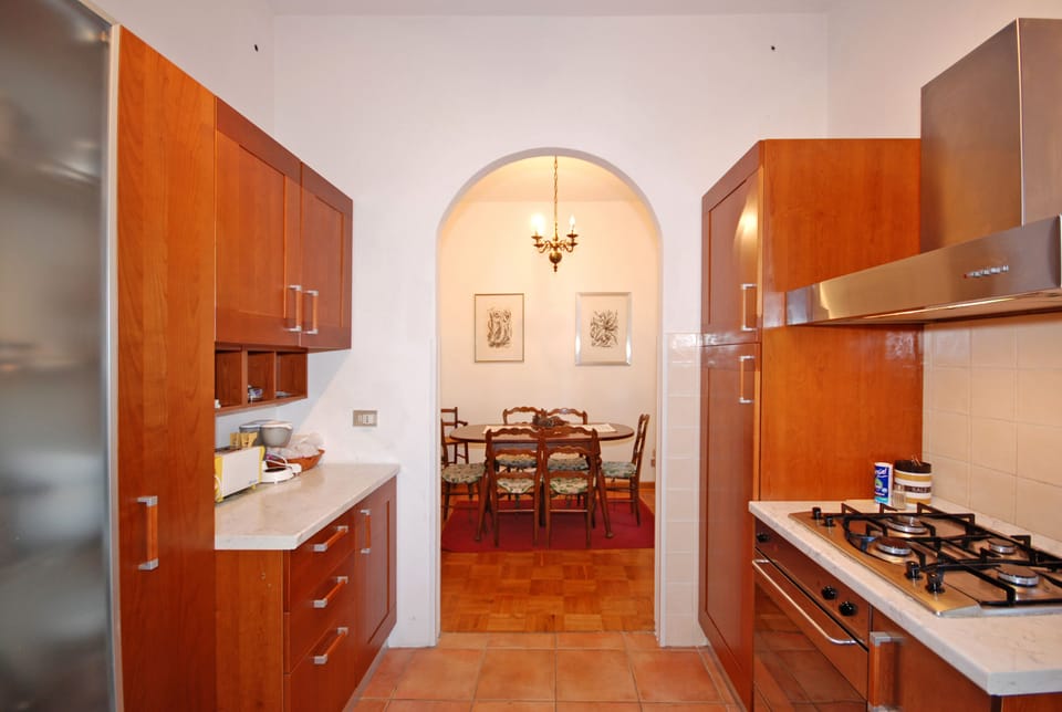 Kitchen with breakfast room
