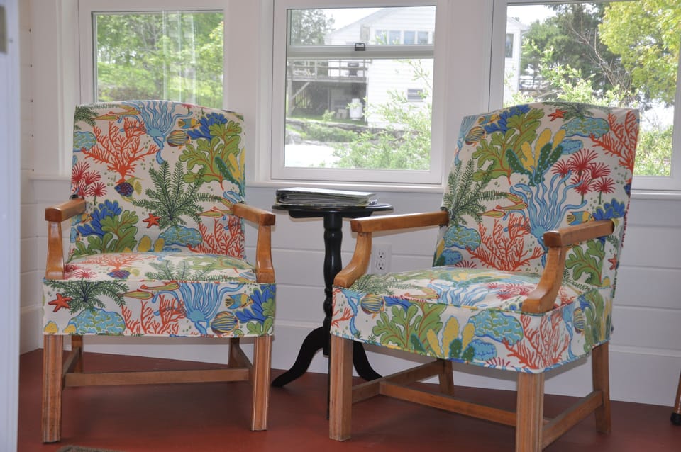 The small sitting area off of the living room.
