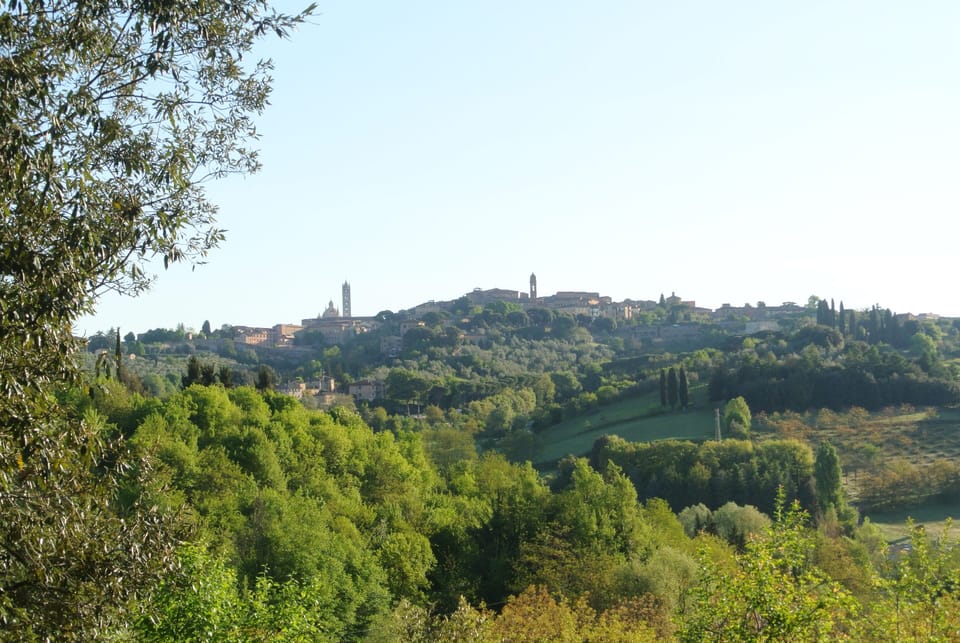 Country Farmhouse with Magnificient Gardens near Siena, Tuscany Apartment in Siena