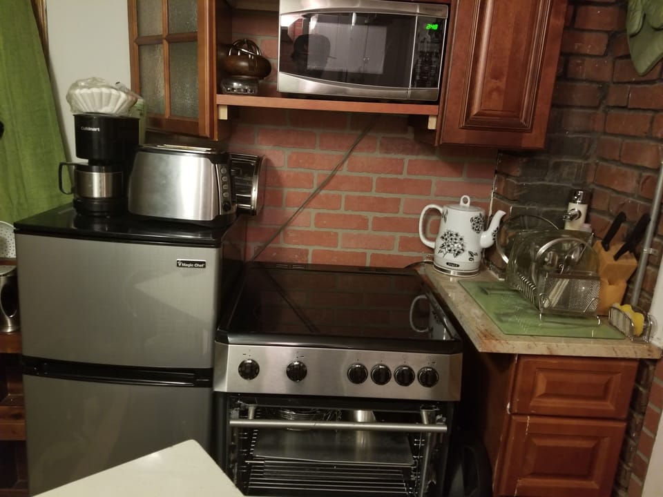 Kitchenette with complimentary coffee and tea
