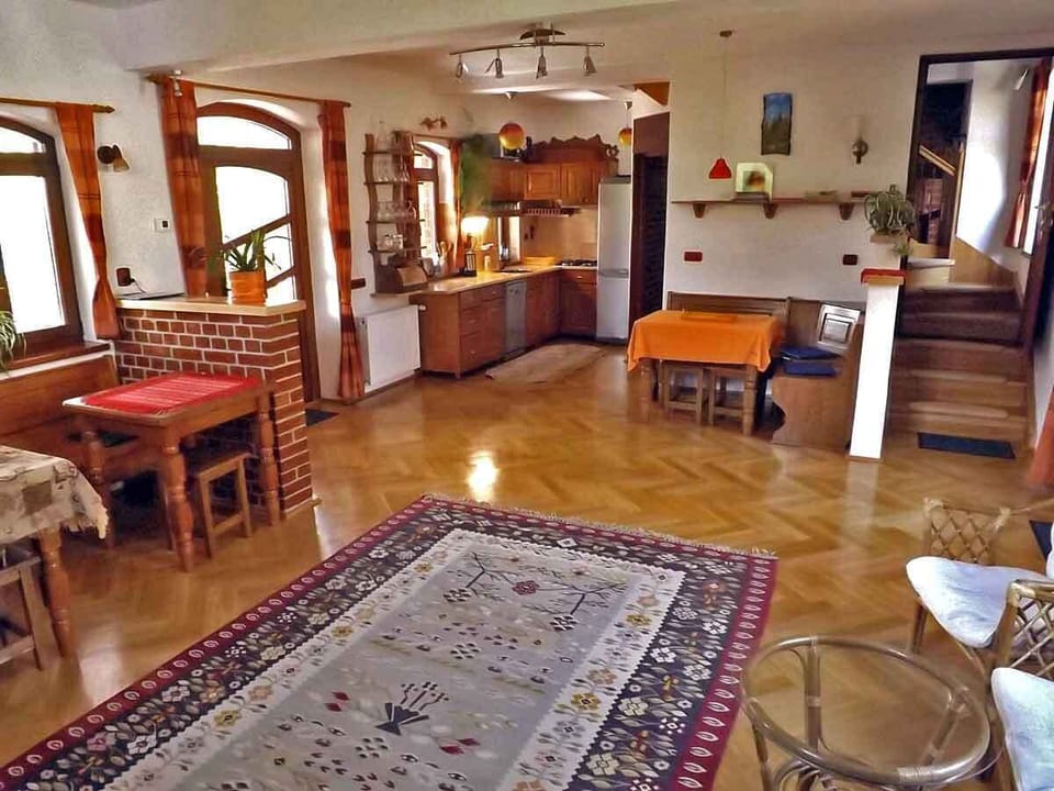 Carpathian villa rental Romania Transylvania Sibiu • Photos: www.casa-vale.net