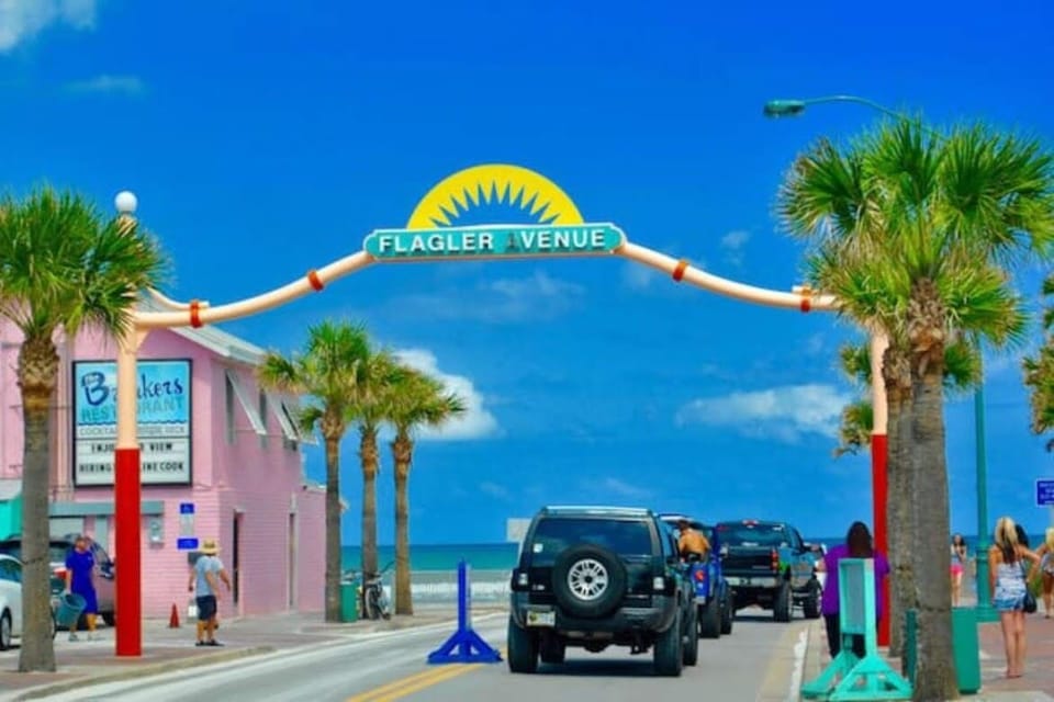 Flagler Ave
offers special events.
restaurants, shops
and the beach