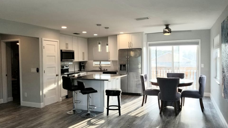Large open kitchen
counter seating and kitchen table can seat 4 