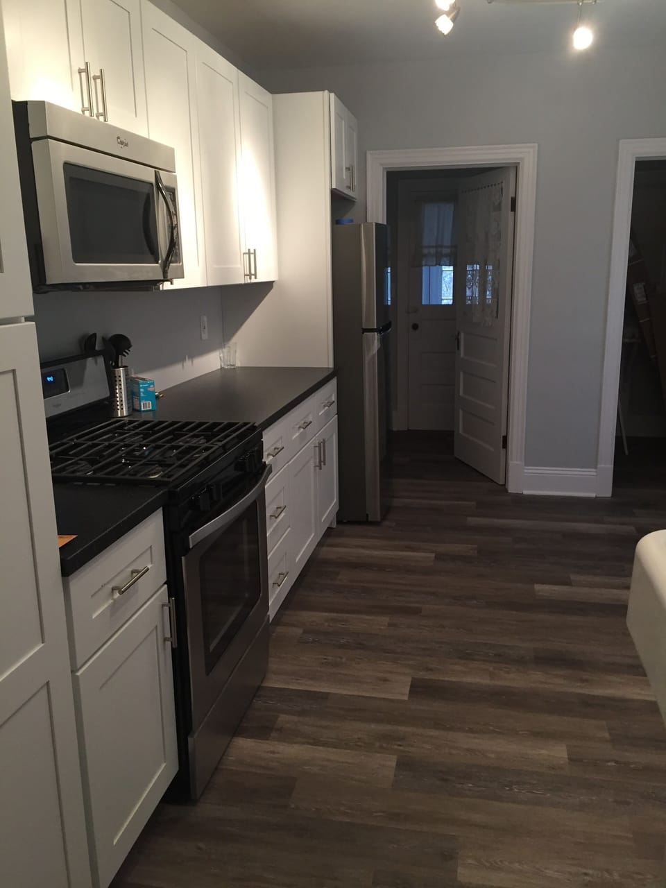 Large Eat-In Kitchen