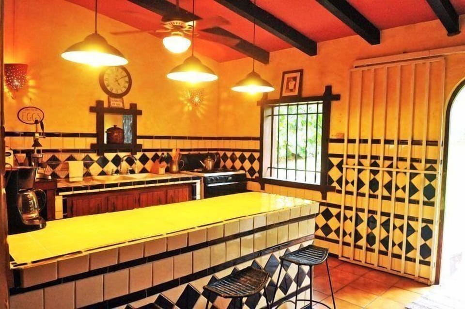 Full kitchen 