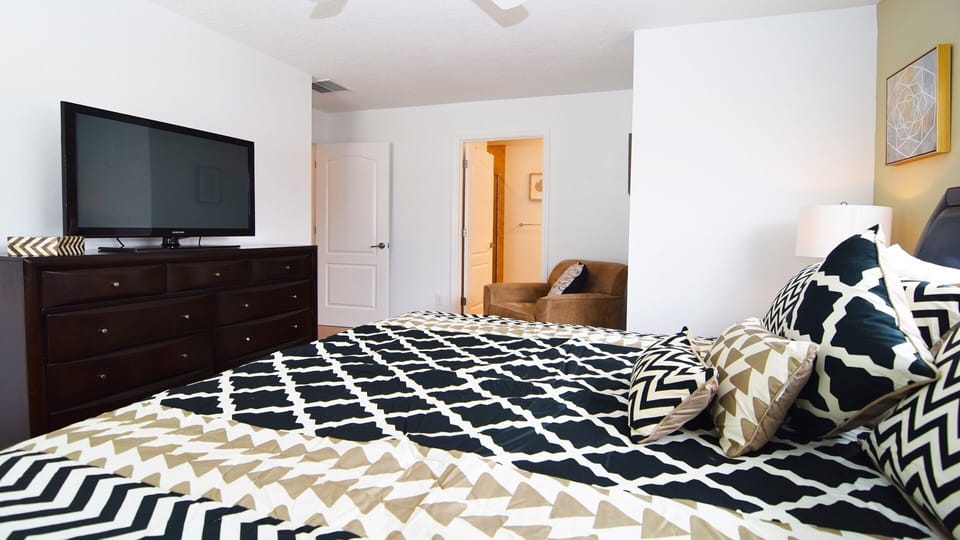 Stylish king bedroom with en suite shower room