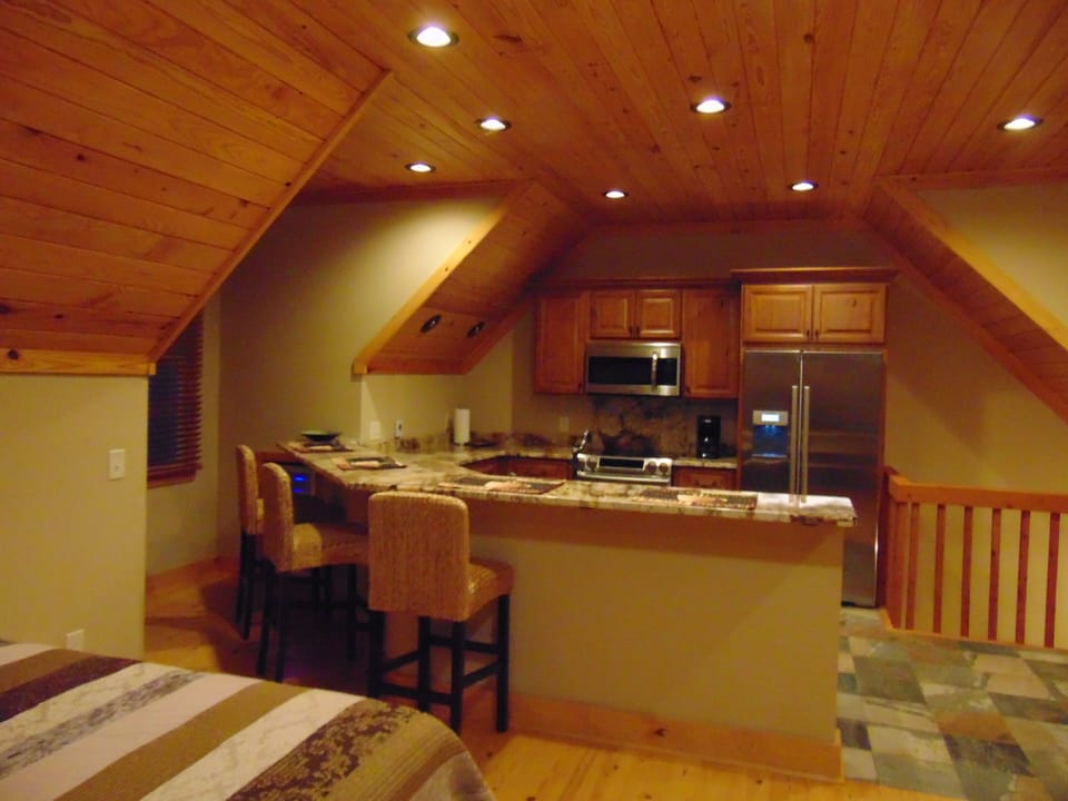 Full kitchen  with Microwave, Large refrigerator, Dishwasher, Stove, extra oven