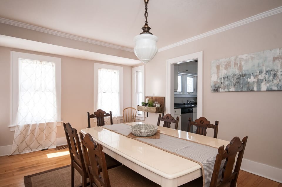 Main floor: Dining room with plenty of seating