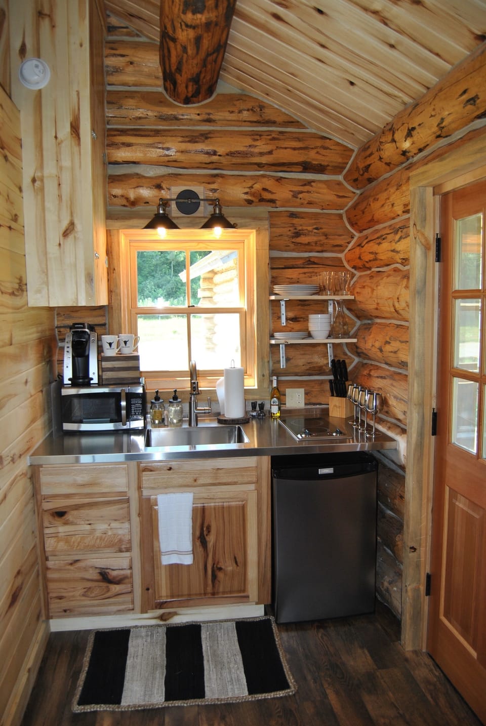 Fully equipped kitchen with stove, microwave, fridge and Keurig coffee maker