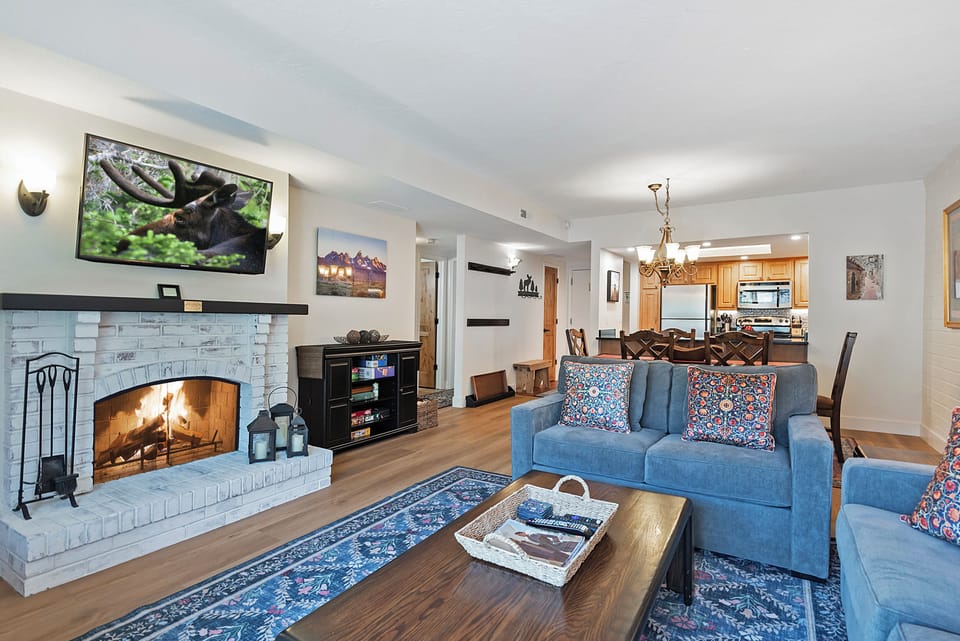 Living Room - Smart TV, Board games