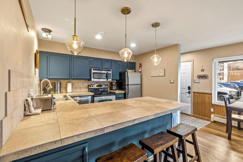 Kitchen / Bar Seating