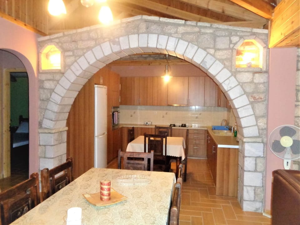 Dinning room - Kitchen (1)