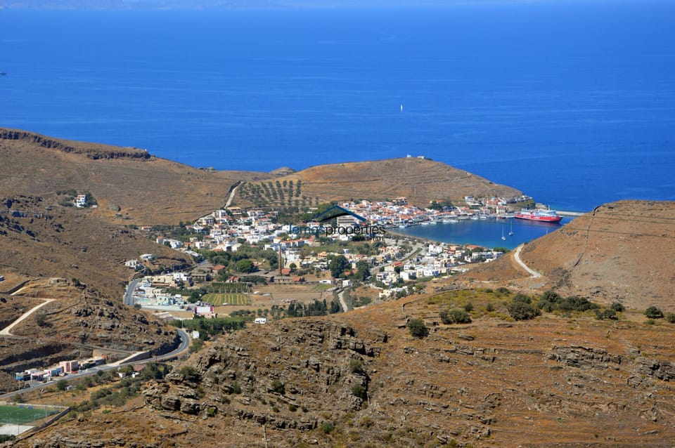 The Port of Kea, with restaurants, supermarket, bars and cafes