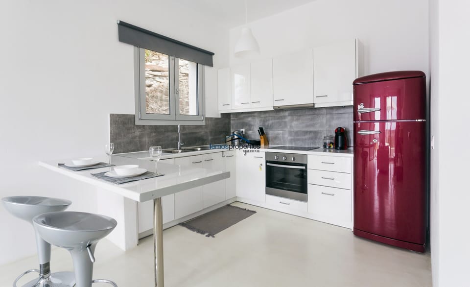 The fully equipped kitchen