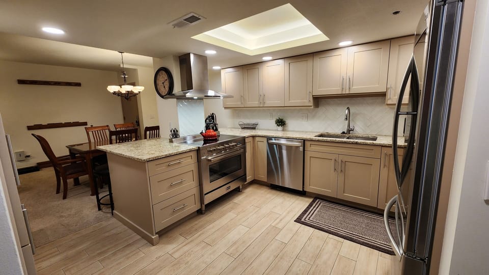 Kitchen:  Stainless appliances, granite counter-tops, fully stocked kitchen ware