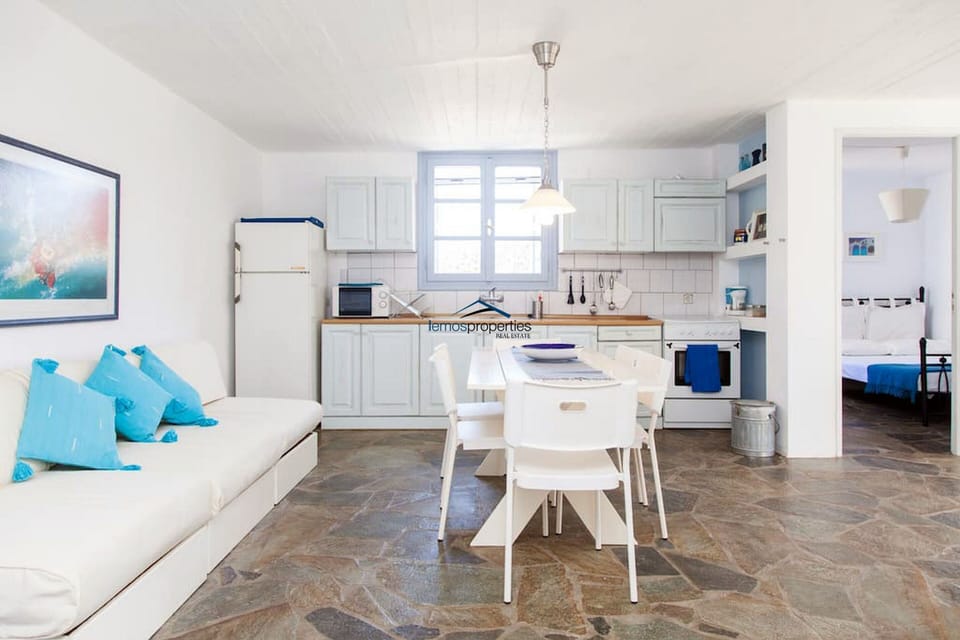 The kitchen and dining area