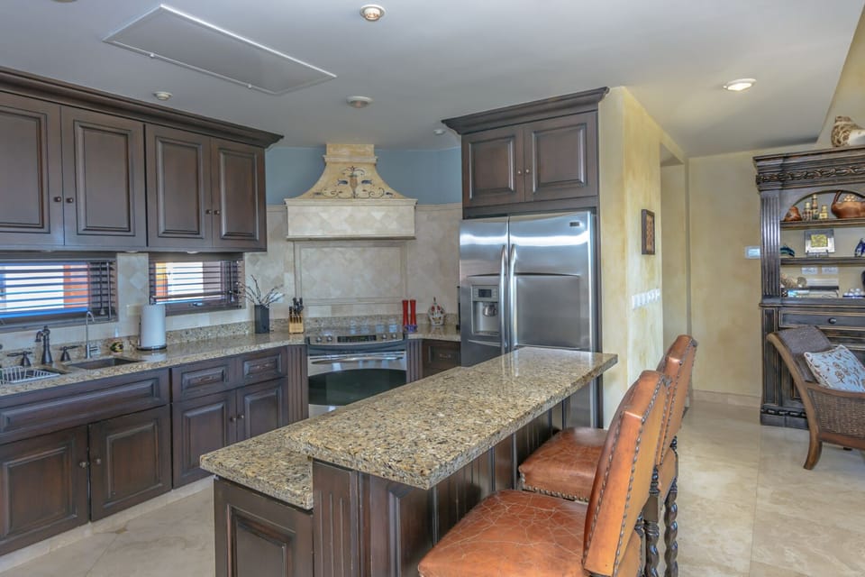 Clean, modern appliances throughout the kitchen