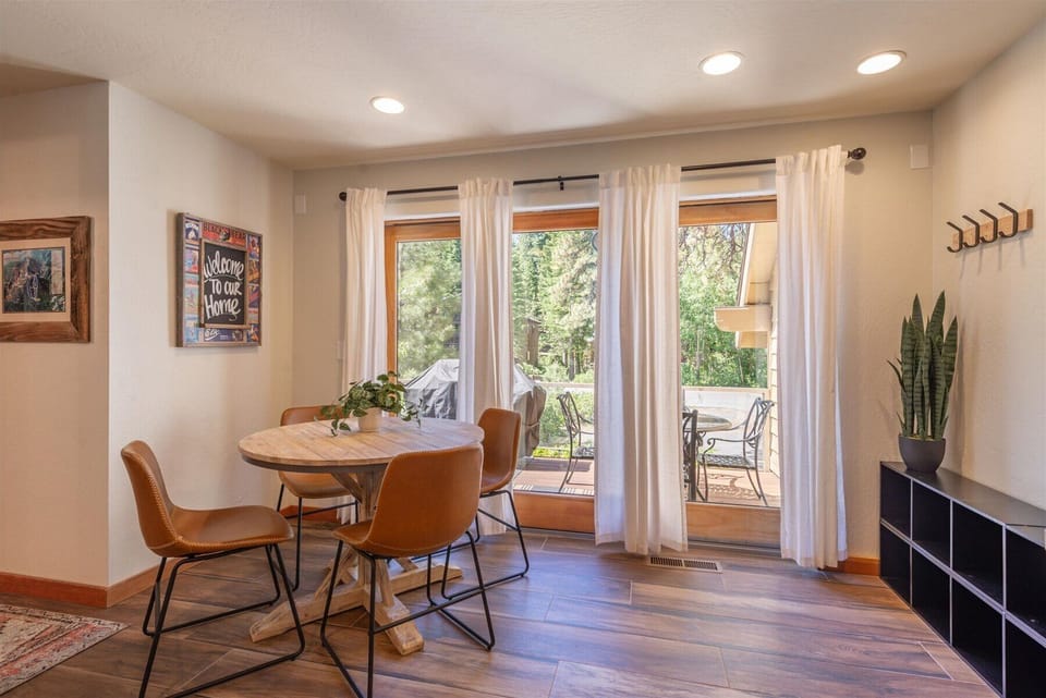 kitchen nook that leads to front deck